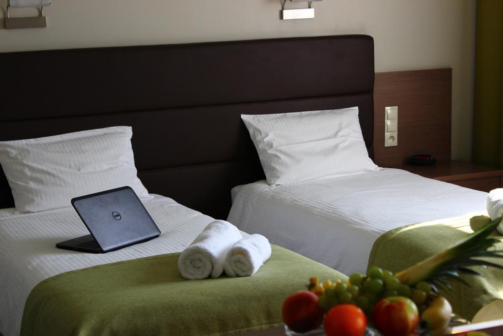 Hotel Pod Debem Тарнув Номер фото