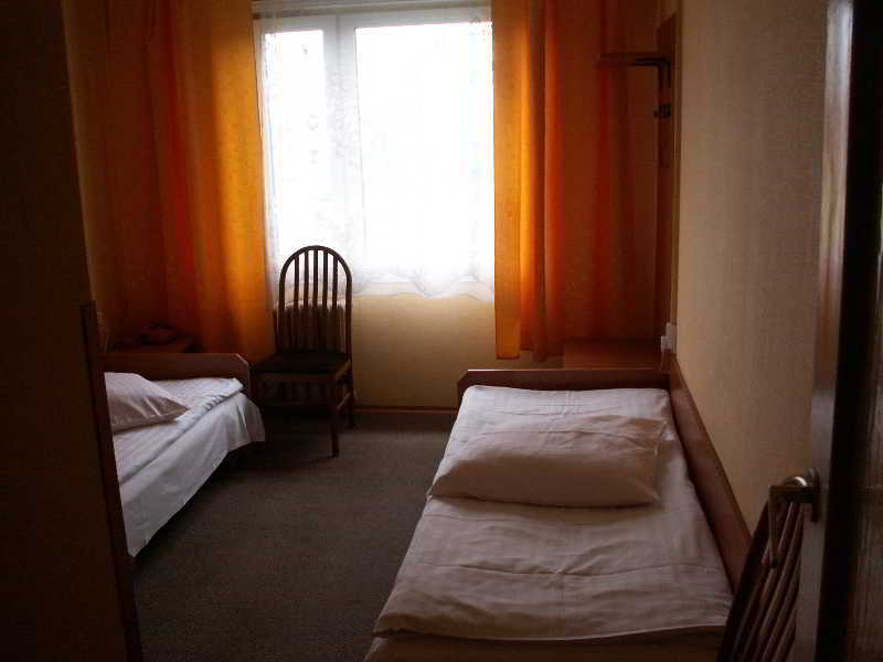 Hotel Pod Debem Тарнув Екстер'єр фото