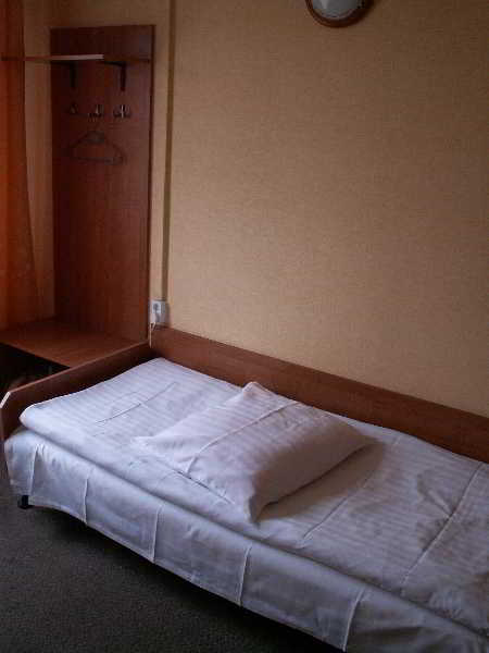 Hotel Pod Debem Тарнув Екстер'єр фото