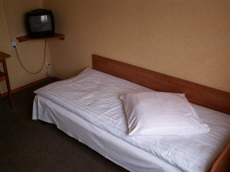 Hotel Pod Debem Тарнув Екстер'єр фото