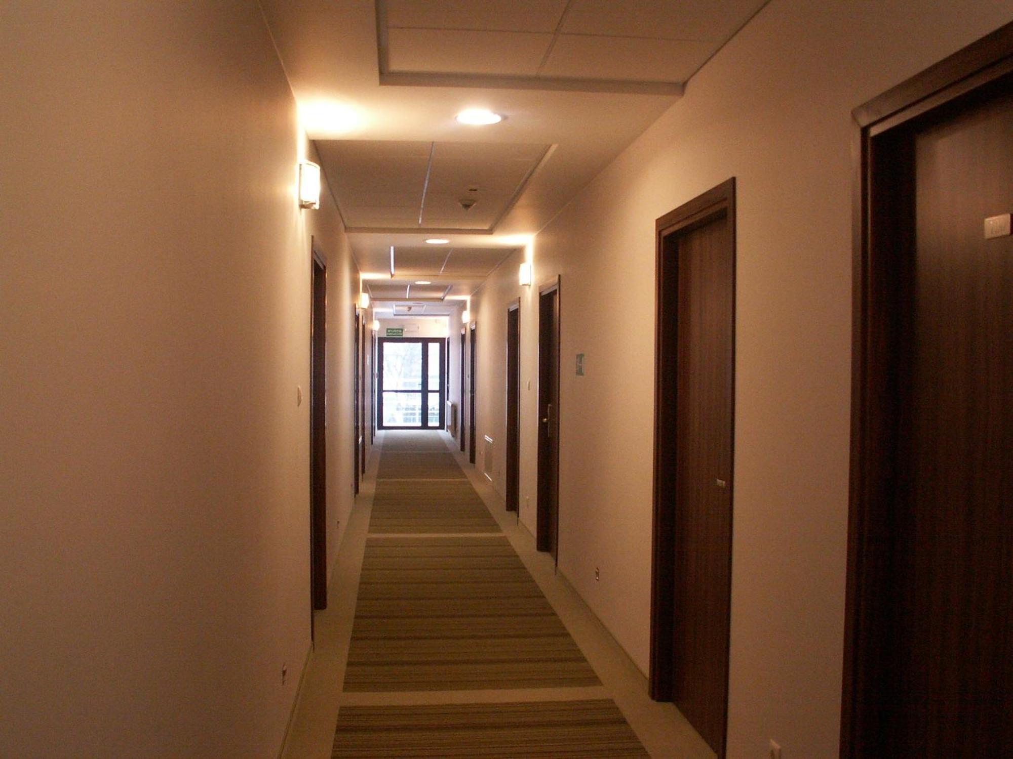 Hotel Pod Debem Тарнув Екстер'єр фото