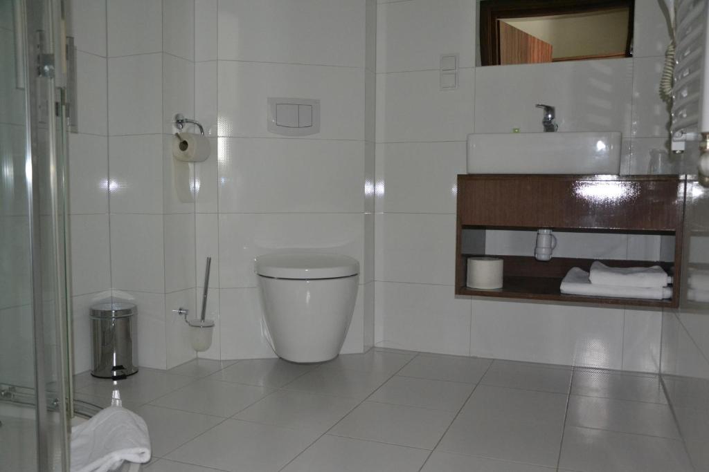 Hotel Pod Debem Тарнув Номер фото
