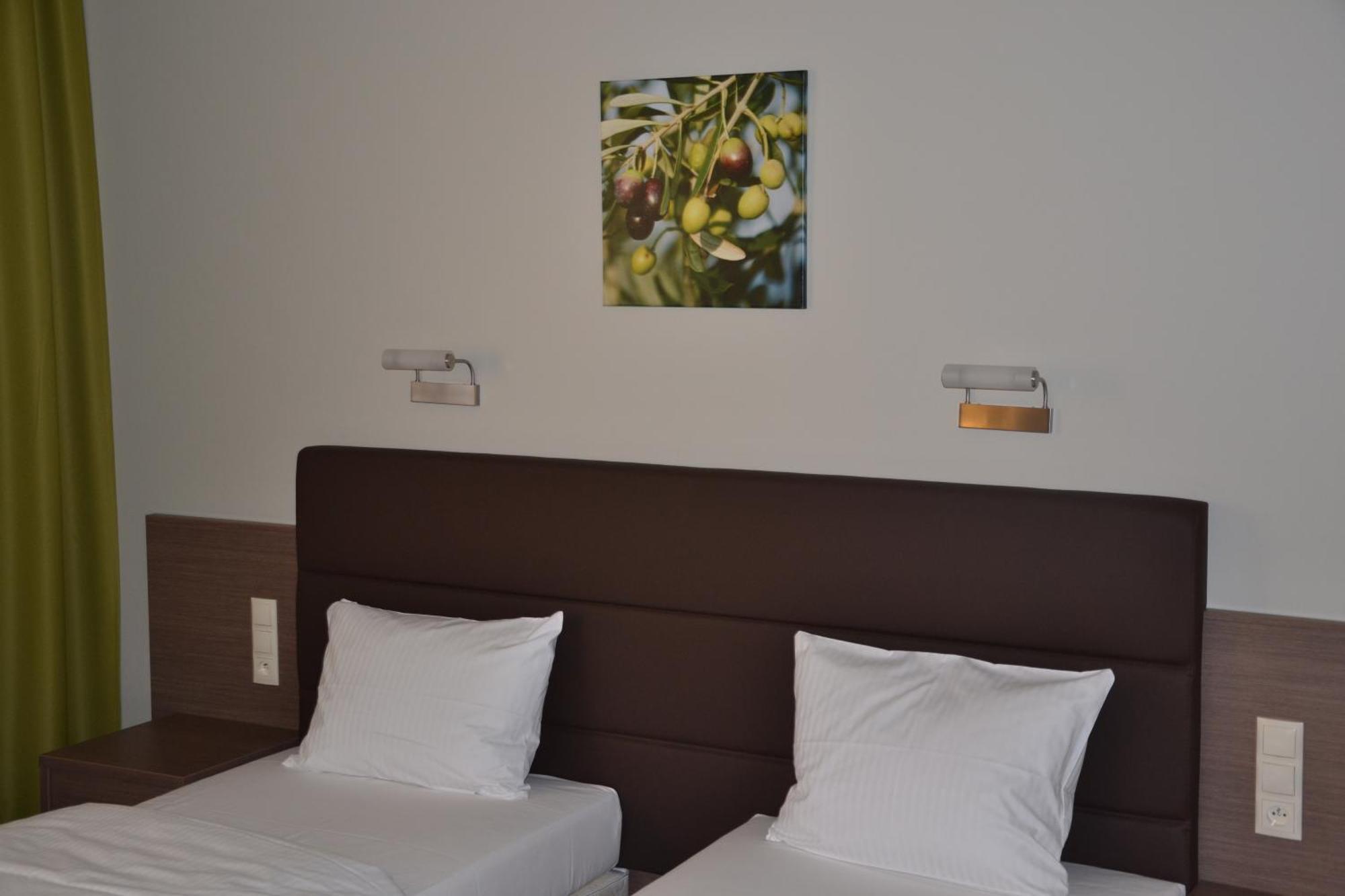 Hotel Pod Debem Тарнув Екстер'єр фото
